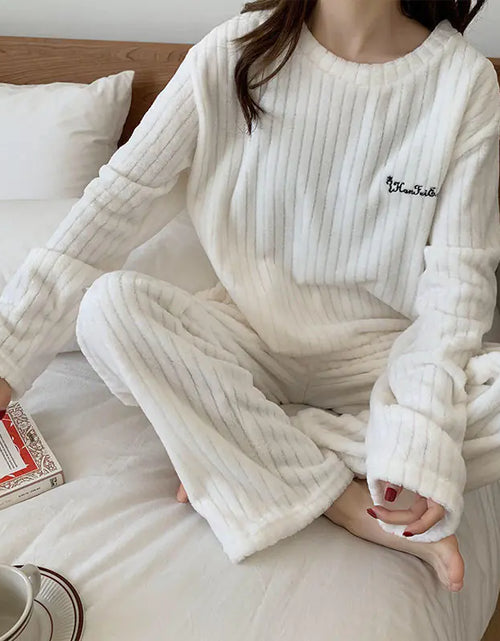 Load image into Gallery viewer, Winter Soft Velvet Pajamas Set
